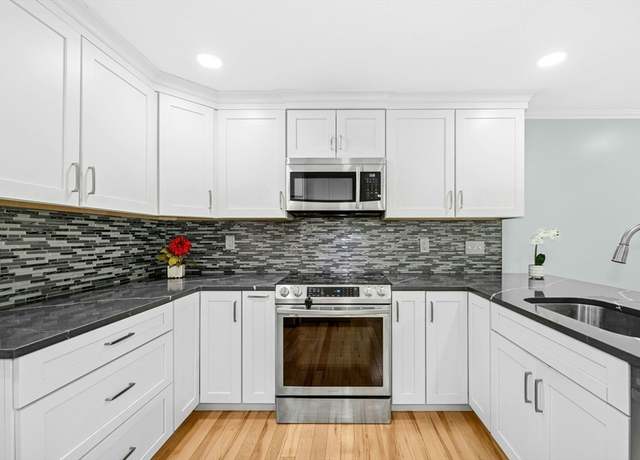 Property at 89 E Hartford Ave Unit 3D, Uxbridge, MA 01569, 3 beds, 1.5 baths