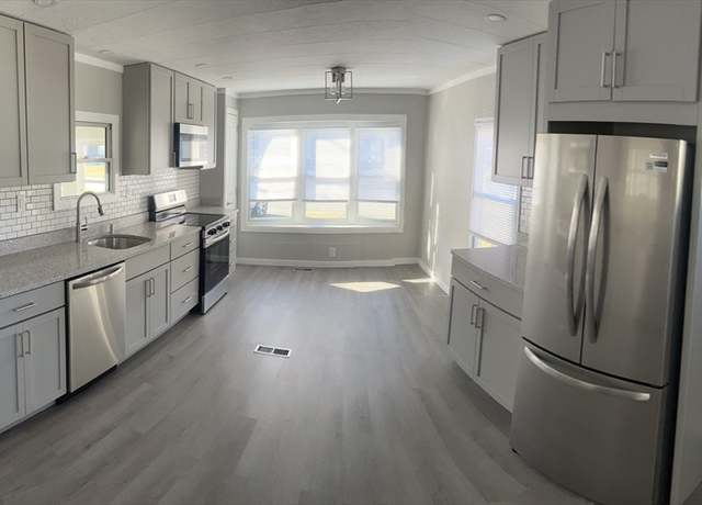 Property at 17 Bayberry Ln, Plymouth, MA 02360, 3 beds, 1 bath