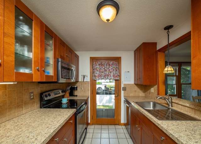 Property at 28 Court St #10, Mansfield, MA 02048, 2 beds, 1.5 baths