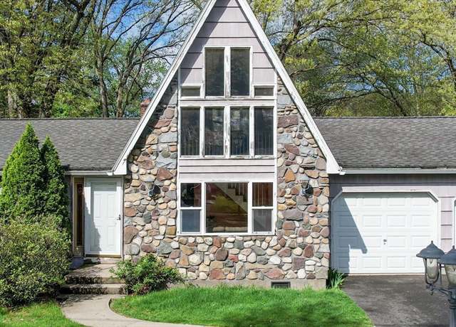 Property at 170 Slater Ave, Springfield, MA 01119, 3 beds, 1.5 baths