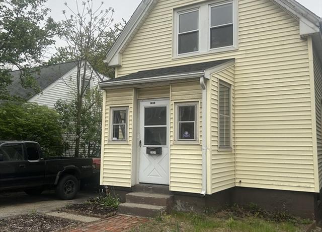 Property at 1524 Hyde Park Ave, Hyde Park, MA 02136, 2 beds, 1 bath