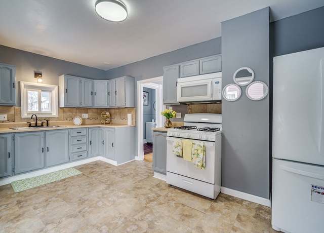 Property at 58 Bevier St, Springfield, MA 01107, 3 beds, 1.5 baths