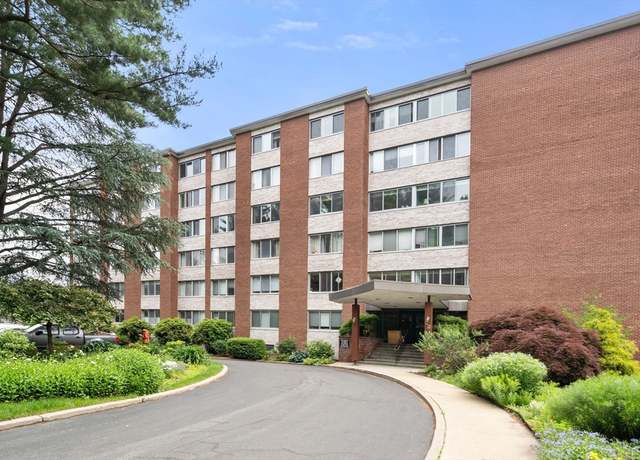 Property at 22 Chestnut Pl #111, Brookline, MA 02445, 1 bed, 1.5 baths