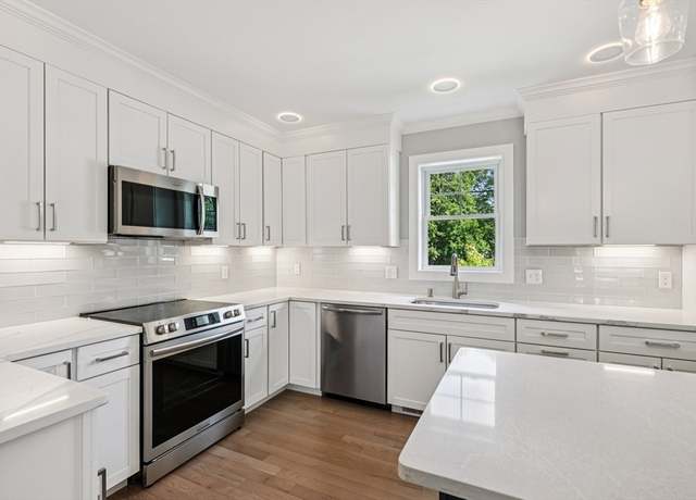 Property at 3 Hickory Hl Unit A, Wakefield, MA 01880, 3 beds, 2.5 baths