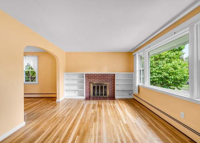 Property at 116 Longmeadow Ave, Worcester, MA 01605, 3 beds, 1 bath