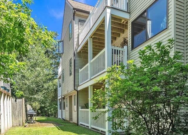 Property at 11 Hulbert Rd #8, Worcester, MA 01603, 2 beds, 1 bath