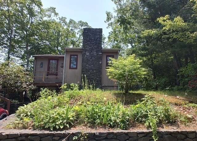 Property at 15 Manomet Beach Blvd, Plymouth, MA 02360, 2 beds, 2 baths