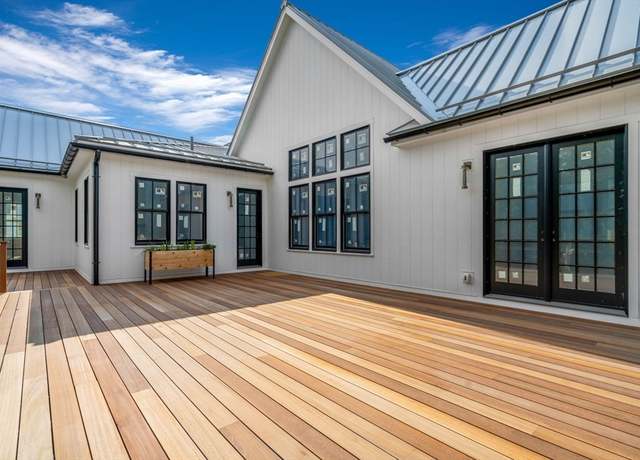 Property at 28 Hatch Farm Ln, Concord, MA 01742, 3 beds, 3.5 baths