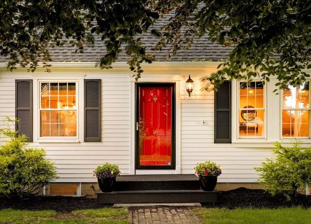Property at 16 Hart Pl, Woburn, MA 01801, 3 beds, 2 baths