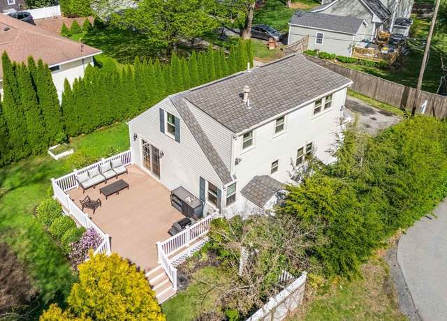 Property at 10 Menut Cir, Newburyport, MA 01950, 3 beds, 1.5 baths