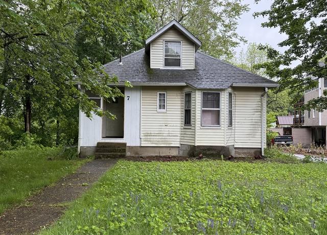Property at 7 Pleasantview Rd, Natick, MA 01760, 2 beds, 1.5 baths
