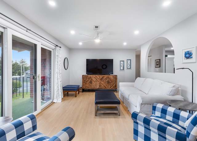 Property at 221 Oak St Unit 2-31, Brockton, MA 02301, 1 bed, 1 bath