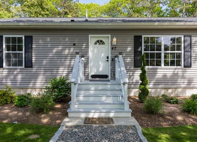 Property at 47 Currier Rd, Falmouth, MA 02536, 3 beds, 2 baths