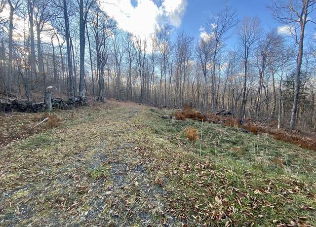 Property at 76 Shawnee Dr, Heath, MA 01346