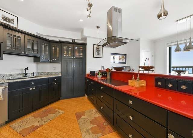 Property at 3 Seal Hbr Ph 31, Winthrop, MA 02152, 2 beds, 2.5 baths