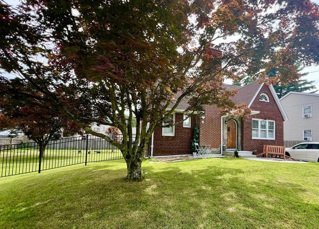 Property at 161 Verge St, Springfield, MA 01129, 3 beds, 2.5 baths