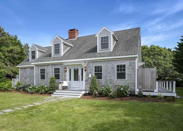 Property at 5 Katama Dr, Edgartown, MA 02539, 3 beds, 3.5 baths