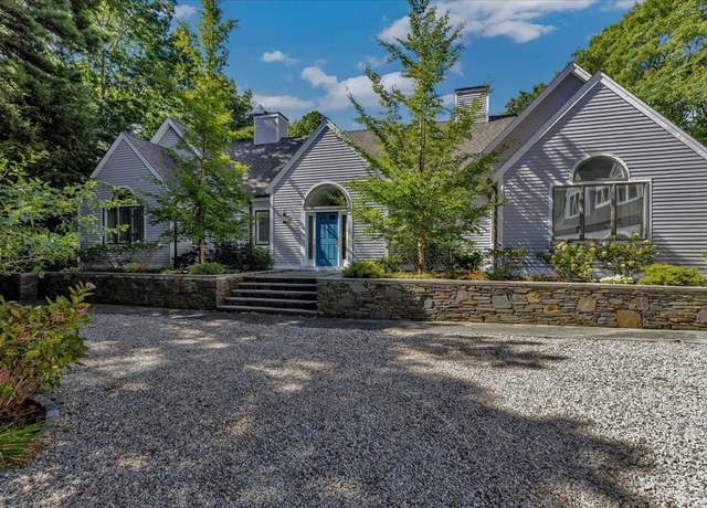 Property at 100 Paddock Cir, Mashpee, MA 02649, 3 beds, 5.5 baths