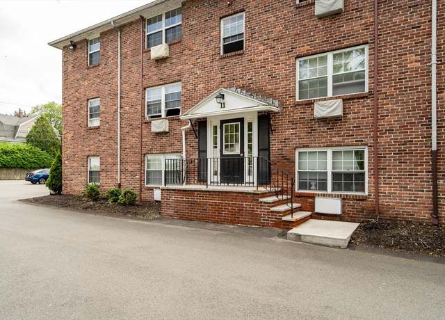 Property at 11 Colonial Village Dr #7, Arlington, MA 02474, 1 bed, 1 bath