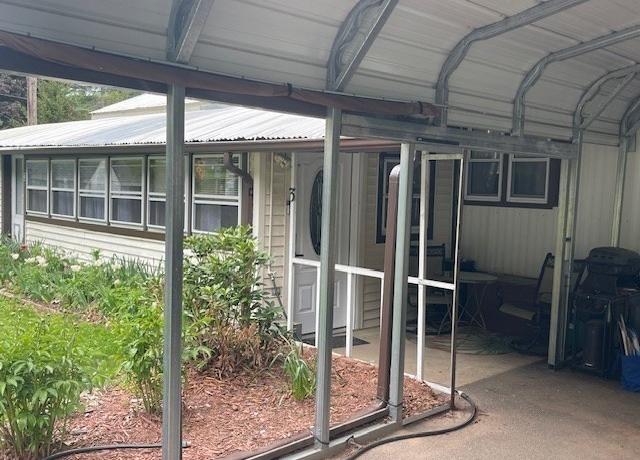 Property at 3 Willow Cir, Brimfield, MA 01010, 2 beds, 1 bath