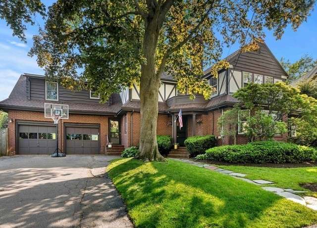 Property at 27 Glendale Rd, Marblehead, MA 01945, 4 beds, 2.5 baths