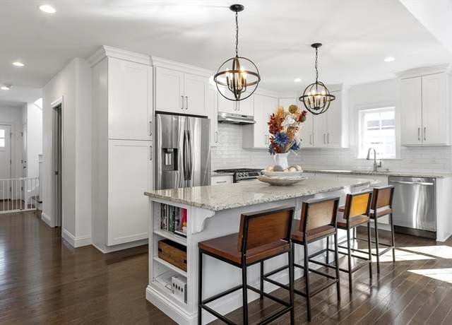 Property at 23 Rosewood Cir, Mashpee, MA 02649, 4 beds, 3.5 baths