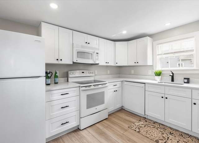 Property at 15 Hobart St, Braintree, MA 02184, 2 beds, 1 bath