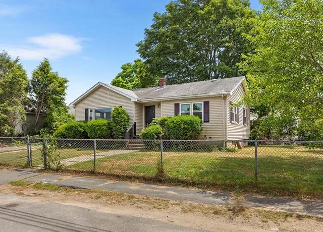 Property at 2 Glenway Ave, Peabody, MA 01960, 2 beds, 1.5 baths