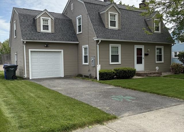 Property at 253 Gillette Ave, Springfield, MA 01118, 3 beds, 1.5 baths