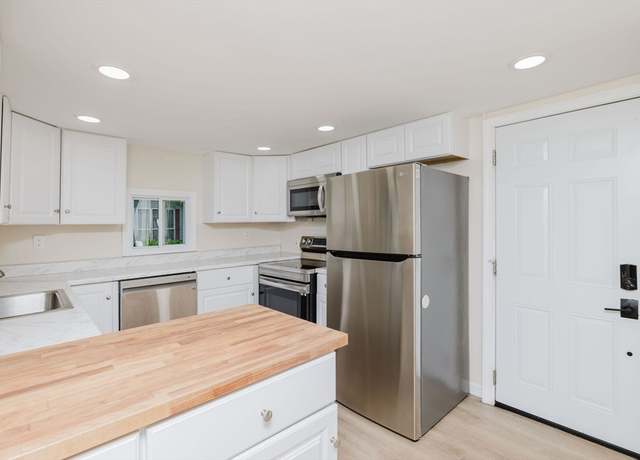 Property at 1 Lisa Dr, Taunton, MA 02780, 2 beds, 1 bath