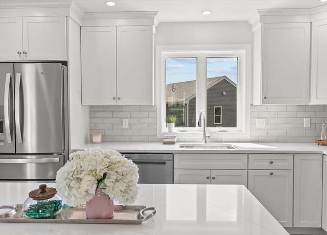 Property at 27 Upland Rd, Lynn, MA 01902, 3 beds, 2.5 baths