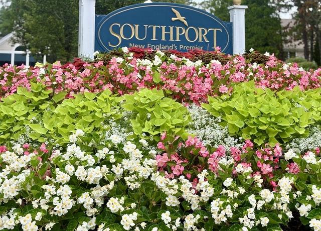 Property at 80 Pine Hill Blvd #80, Mashpee, MA 02649, 2 beds, 2.5 baths