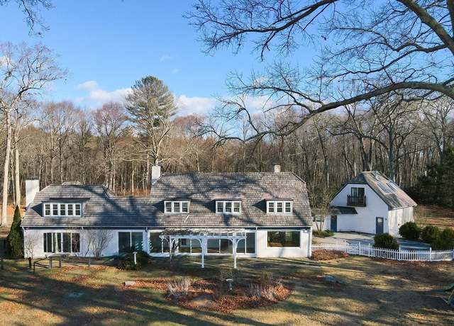 Property at 720 Hartford Ave E, Uxbridge, MA 01569, 5 beds, 5.5 baths