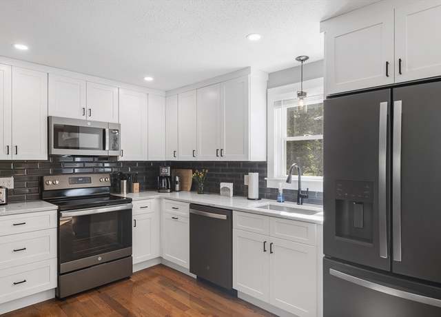 Property at 29 Braeburn Ct, Falmouth, MA 02536, 3 beds, 1 bath