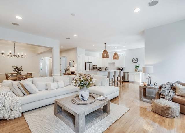 Property at 17 Saddleback, Plymouth, MA 02360, 2 beds, 3 baths