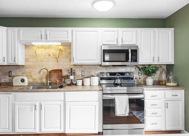 Property at 932 North Main St #5, Brockton, MA 02301, 2 beds, 1.5 baths