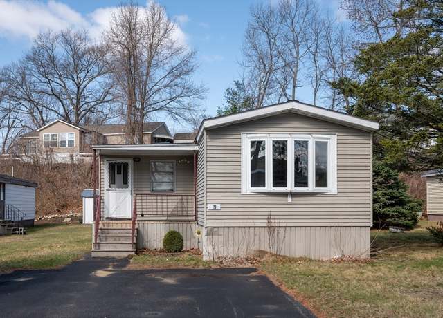Property at 19 Victoria Ln, Marlborough, MA 01753, 2 beds, 1 bath