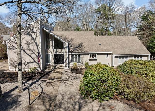Property at 39 Fox Run Ln, Falmouth, MA 02536, 4 beds, 2.5 baths
