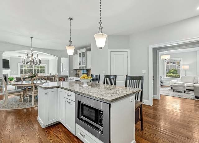 Property at 4 Fairfield Pl, Winchester, MA 01890, 4 beds, 3.5 baths