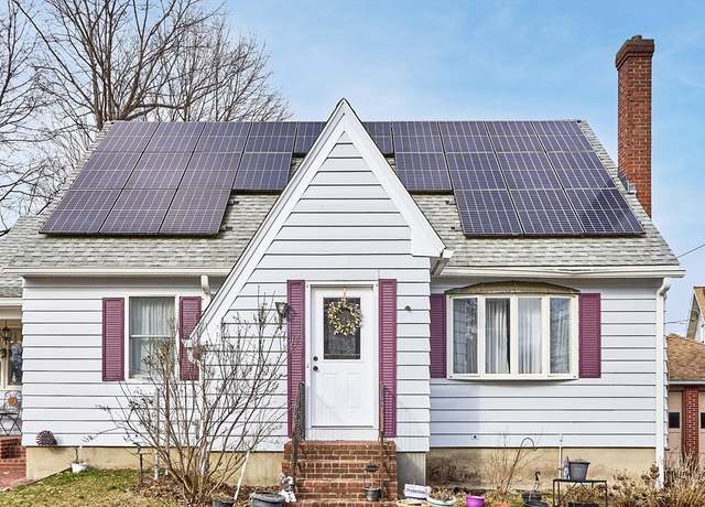 Property at 10 Mountain Ave, Fitchburg, MA 01420, 2 beds, 1.5 baths