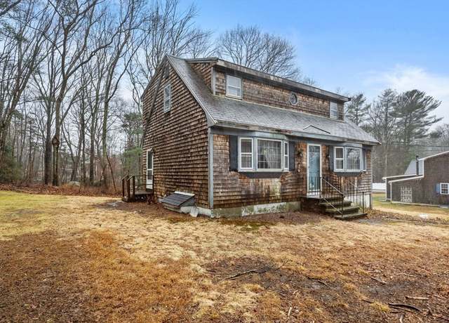Property at 1094 Glebe St, Taunton, MA 02780, 2 beds, 1.5 baths