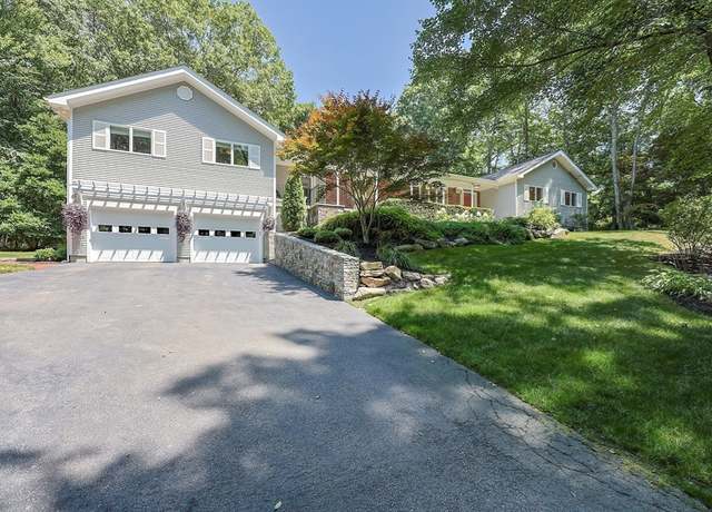 Property at 420 Chestnut St, Seekonk, MA 02771, 4 beds, 3.5 baths