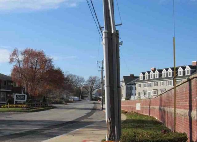 Property at 1975 Middlesex St #10, Lowell, MA 01851, 2 beds, 1.5 baths