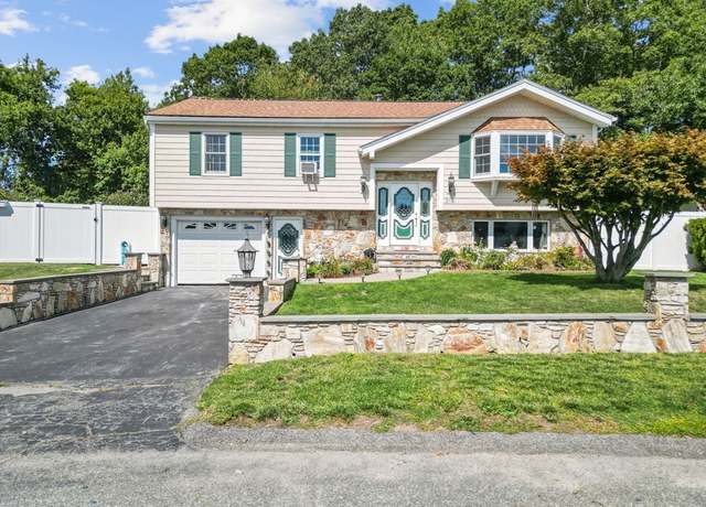 Property at 210 Heritage Dr, New Bedford, MA 02745, 3 beds, 2 baths