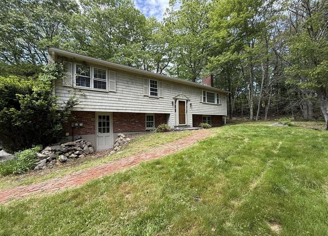 Property at 29 Magnolia Ave, Manchester, MA 01944, 3 beds, 2 baths