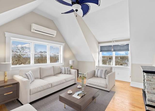 Property at 31 Mayflower St #3, Plymouth, MA 02360, 2 beds, 1 bath