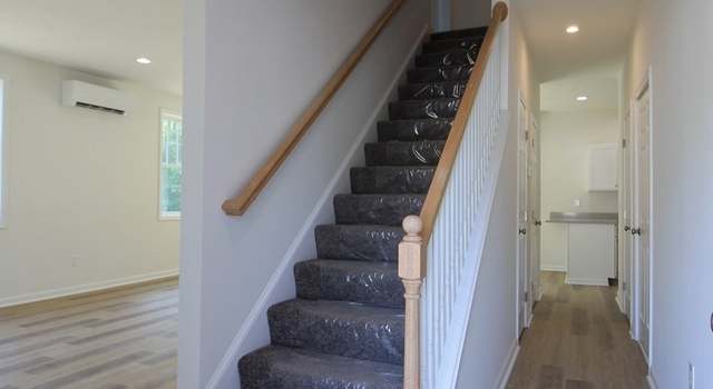 Photo of 396 Charlton St #1, Southbridge, MA 01550