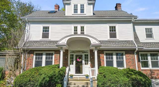 Photo of 15 Oakwood Rd, Newton, MA 02466