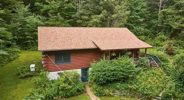 Photo of 35 Briar Hill Rd, Williamsburg, MA 01096
