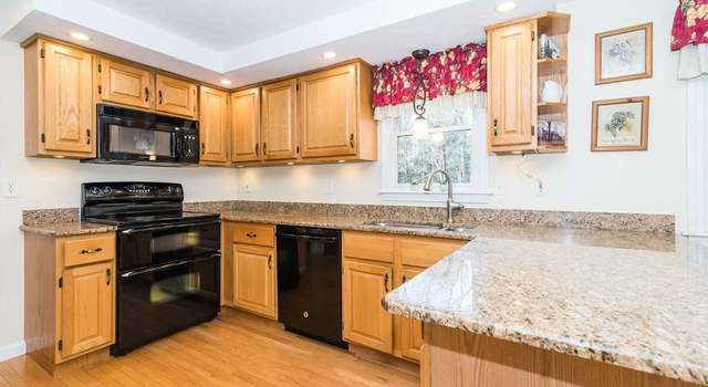 Photo of 4 Laurelwoods Dr, West Townsend, MA 01474